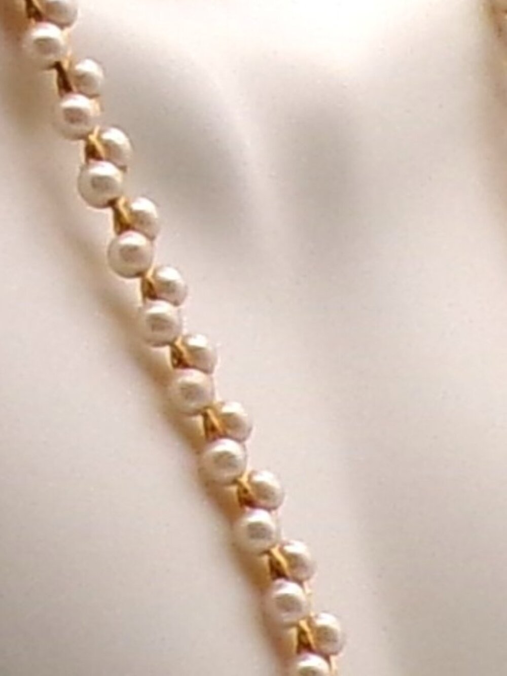 Vintage Faux Pearl Set - Necklace and Bracelet - Picture 4 of 10